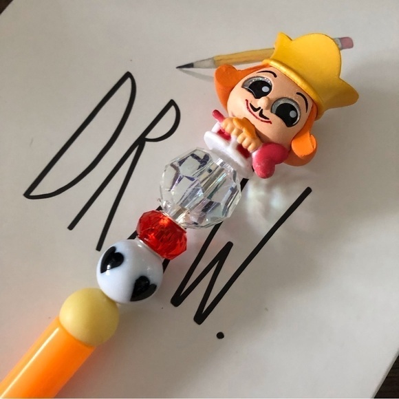 Disney Doorables: Alice in Wonderland: King of Hearts handmade beaded pen - Picture 1 of 3